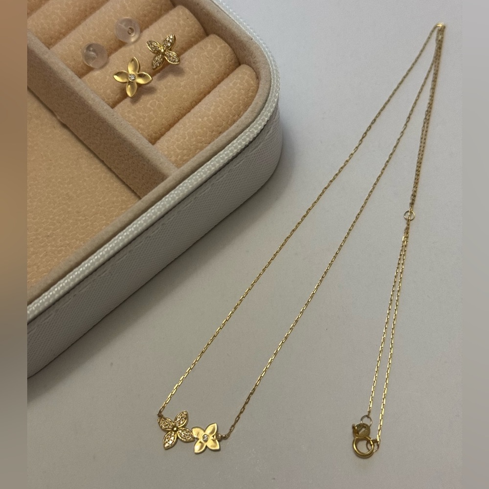 18K Saudi Gold - Blossom Style Set (Necklace and Earrings)